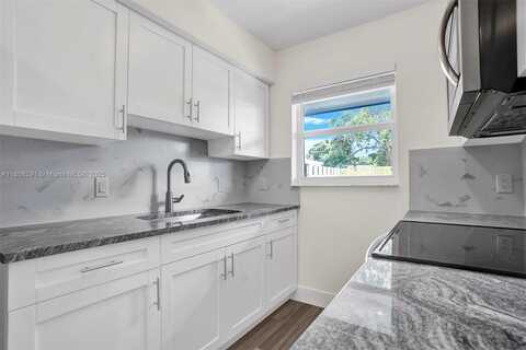 929 S N St, Lake Worth, FL 33460