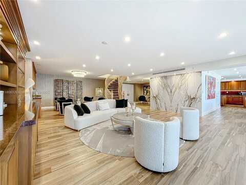 11113 Biscayne Blvd, Miami, FL 33181