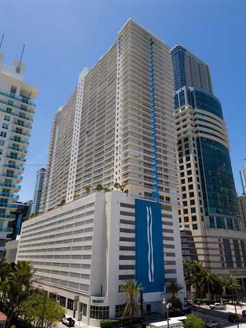 1200 Brickell Bay Dr, Miami, FL 33131