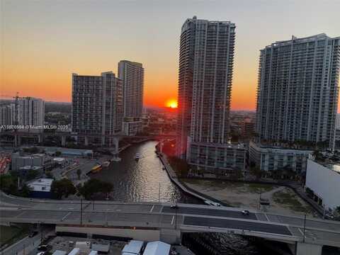 31 SE 5th St, Miami, FL 33131