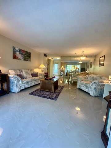 700 NE 14th Ave, Hallandale Beach, FL 33009