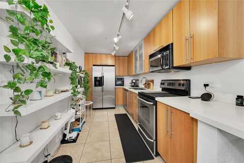 7501 E Treasure Dr, North Bay Village, FL 33141