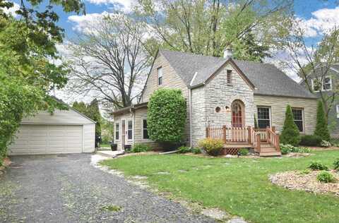 2217 N 119th St, Wauwatosa, WI 53226