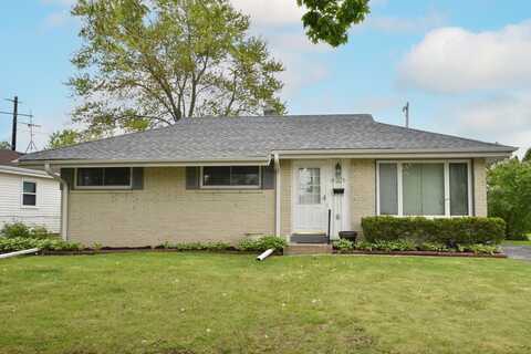 N82w15075 Manhattan Dr, Menomonee Falls, WI 53051