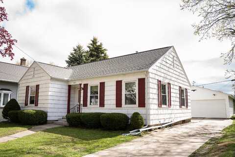 1013 N 13th St, Manitowoc, WI 54220