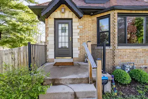 4892 N Mohawk Ave, Glendale, WI 53217