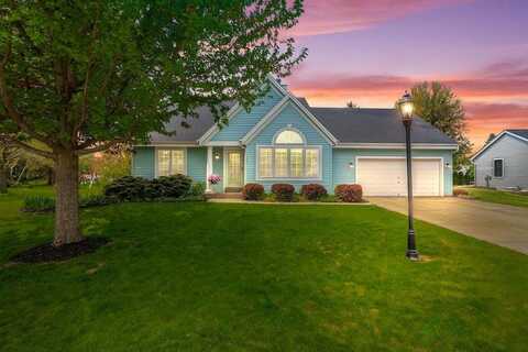 1293 Chesterwood Ln, Pewaukee, WI 53072