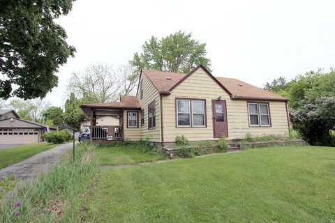 N20w28318 Oakton Rd, Pewaukee, WI 53072