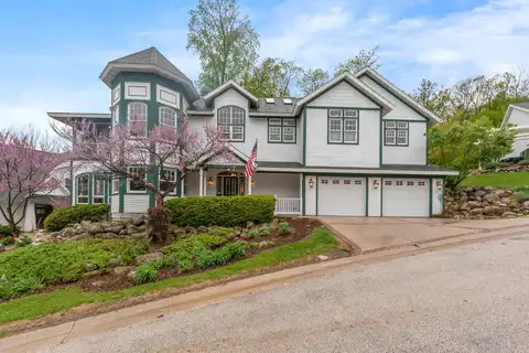 281 Poets Cv, Elkhart Lake, WI 53020