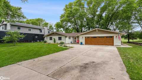 15 Country Club PL, Clear Lake, IA 50428