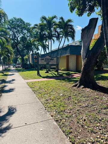 606 W 81st St, Hialeah, FL 33014