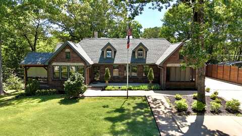 520 Robins Street, Tupelo, MS 38804