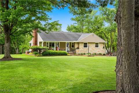 17912 S Meadowpark Drive, Walton Hills, OH 44146