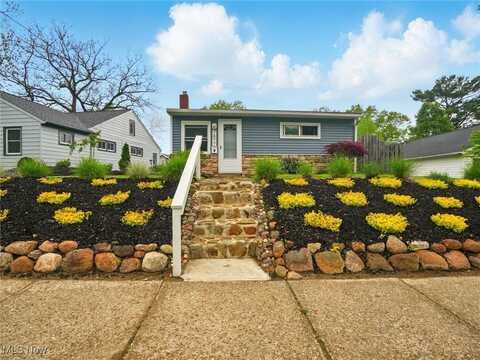 7877 Lake Shore Boulevard, Mentor-on-the-Lake, OH 44060