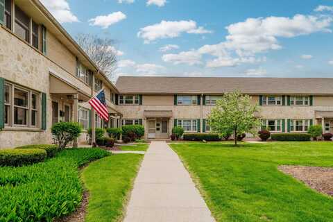 4873 N Santa Monica Blvd, Whitefish Bay, WI 53217