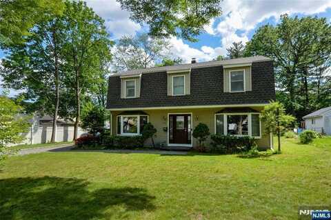 252 Hillside Avenue, Paramus, NJ 07652