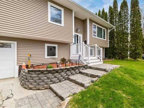 33 Rosewood Lane, Essex Junction, VT 05452