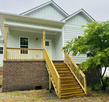 312 Bernhurst Road, New Bern, NC 28560