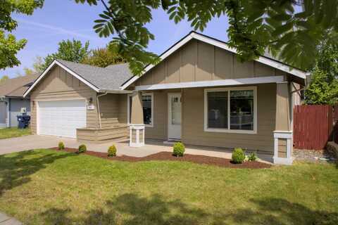 146 NW 25th Street, Redmond, OR 97756
