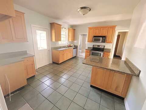 55 Cushing Ave, Brockton, MA 02301