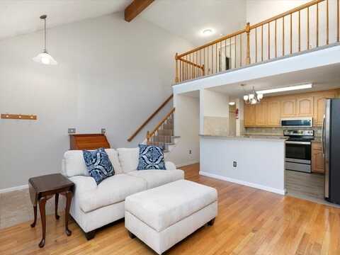 44 Casablanca Ct, Haverhill, MA 01832