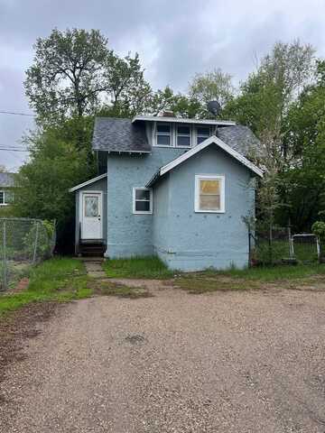 916 Valley Street, Minot, ND 58701