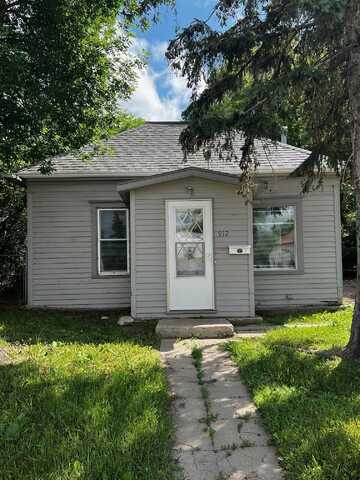 912 Valley Street, Minot, ND 58701