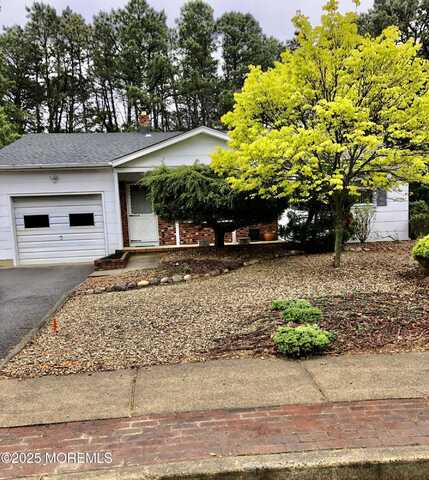 24 Upton Court, Toms River, NJ 08757