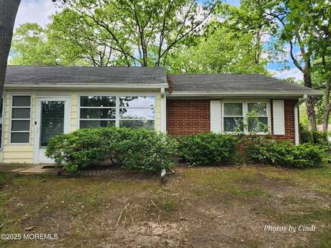 82f Dorchester Drive, Lakewood, NJ 08701