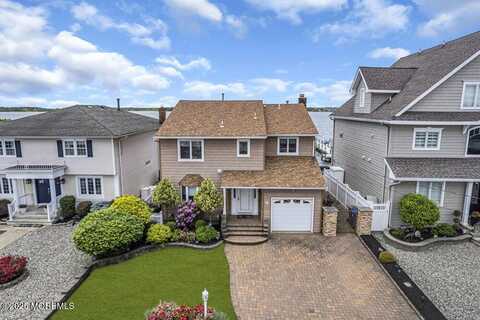 221 Bay Stream Drive, Toms River, NJ 08753