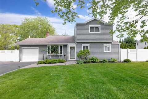 651 Hyman Avenue, Bay Shore, NY 11706