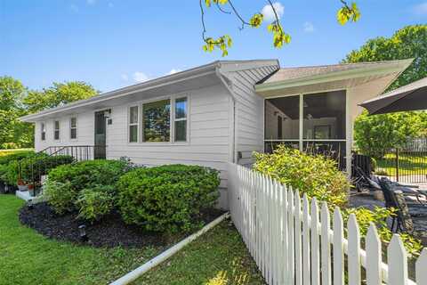 18 Meadow Road, New Paltz, NY 12561