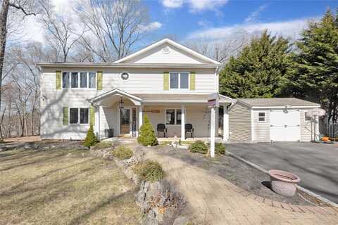 35 Daisy Drive, Kings Park, NY 11754