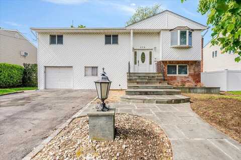 378 W Waukena Avenue, Oceanside, NY 11572