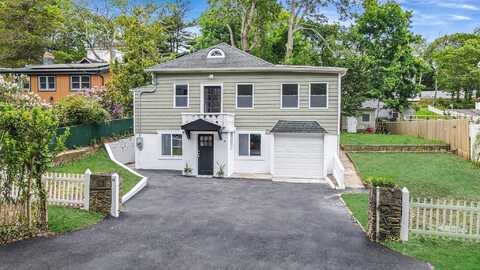 60 Sunburst Drive, Rocky Point, NY 11778