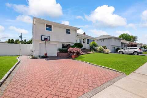 42 Macarthur Avenue, Plainview, NY 11803