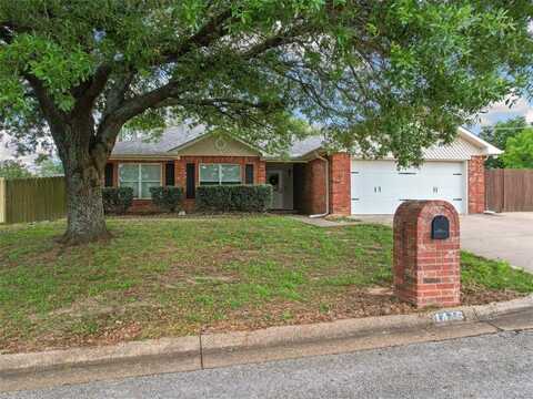 1416 Lakeside Ct, Lindale, TX 75771