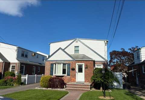 100 Carl Avenue, Franklin Square, NY 11010