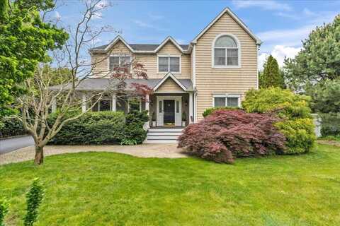 40 Carlisle Lane, East Islip, NY 11730
