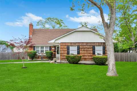 301 Maple Avenue, Patchogue, NY 11772