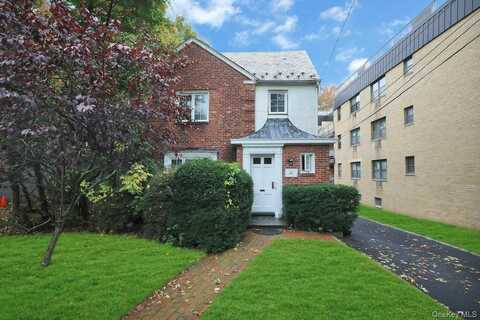 22 Chapel Place, Great Neck, NY 11021