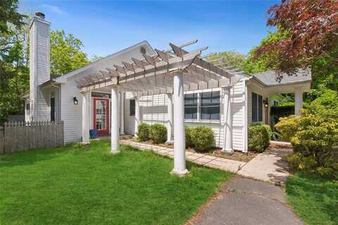 35 Maple Street, Westhampton Beach, NY 11978