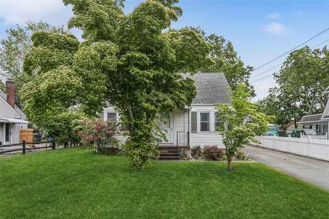 142 Woodhull Avenue, Riverhead, NY 11901