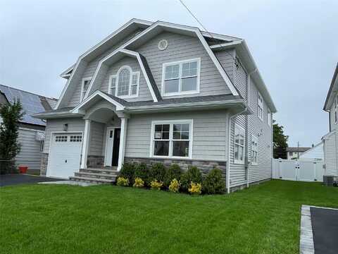 228 Latham Road, Mineola, NY 11501