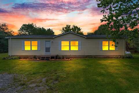 2100 Rowe, Applegate, MI 48401