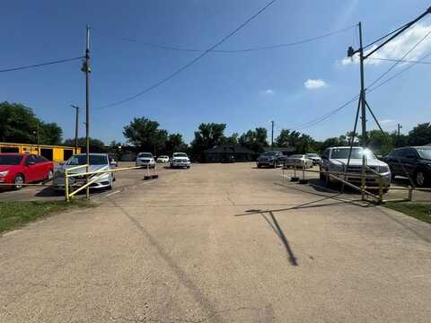 906 E Moore Avenue, Terrell, TX 75160