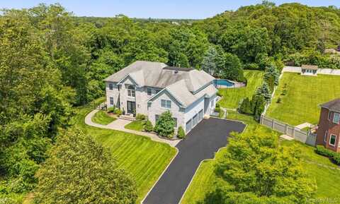 16 Home Court, Huntington, NY 11743