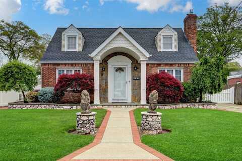 17 Cedar Drive, Farmingdale, NY 11735