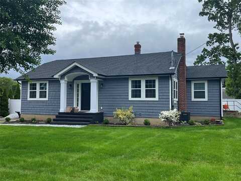 22 6th Avenue, Kings Park, NY 11754