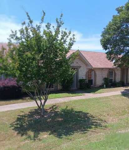 12 W Mountain Lane, Grand Prairie, TX 75052